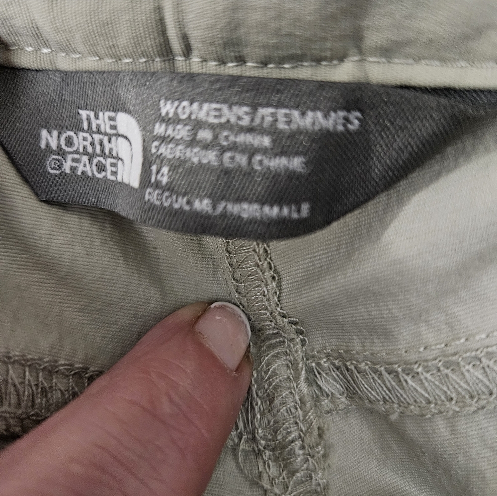 The North Face Womens Khacki Convertible Cargo Pants Shorts Sz 14 - Picture 5 of 6